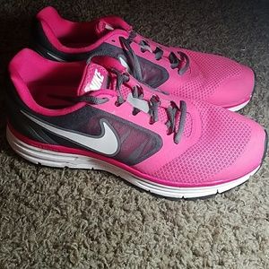 NIKE WOMEN'S ZOOM VOMERO 8